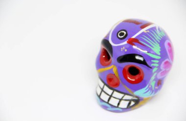 Beyaz arkaplanda Meksika kafatası