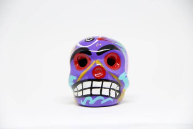 Beyaz arkaplanda Meksika kafatası