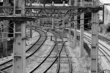 Tren istasyonundaki raylar.