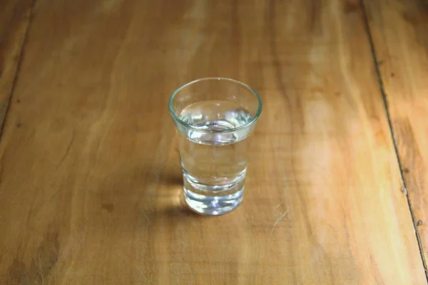 Vista Una Toma Vodka Sobre Fondo Madera — Foto de Stock