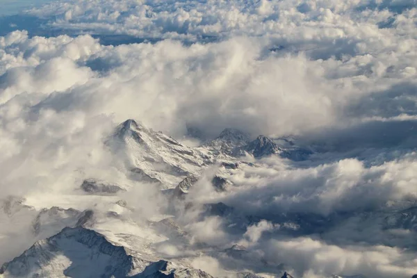 Hermosa Vista Aérea Las Montañas Las Nubes —  Fotos de Stock