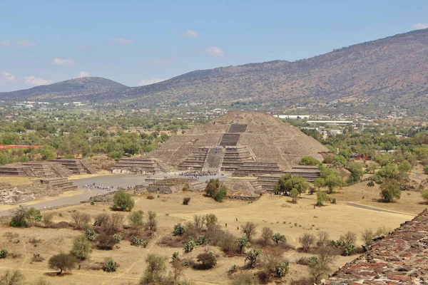 ピラミッドと遺跡の眺め Teotihuacan メキシコの古代都市 — ストック写真