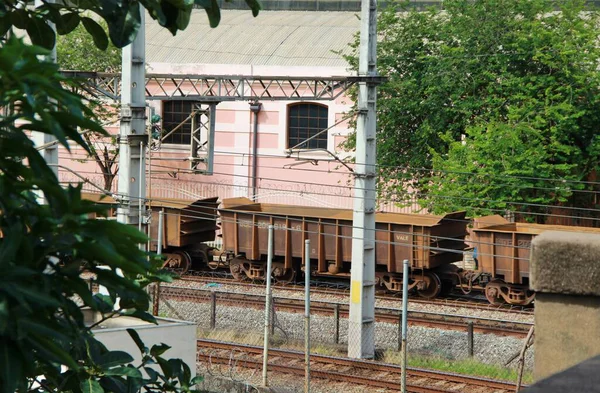 Tren istasyonundaki raylar.