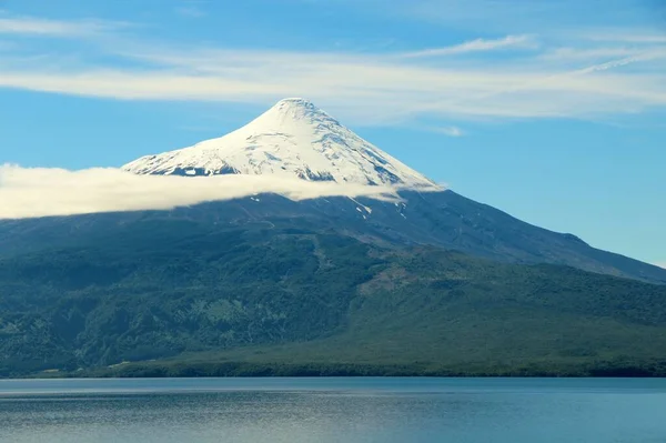 Vista Panorámica Del Volcán Con Nieve Chile —  Fotos de Stock