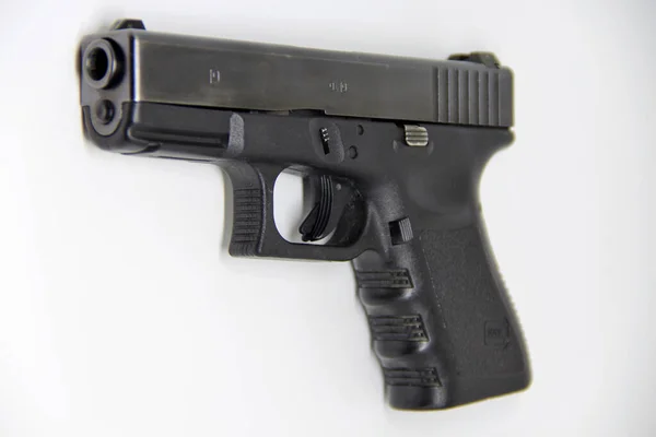 Pistol Klein Vuurwapen Ontworpen Voor Eenhandsgebruik Geïsoleerd Wit — Stockfoto