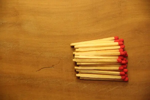 Palos Cerillas Sobre Fondo Mesa Madera —  Fotos de Stock