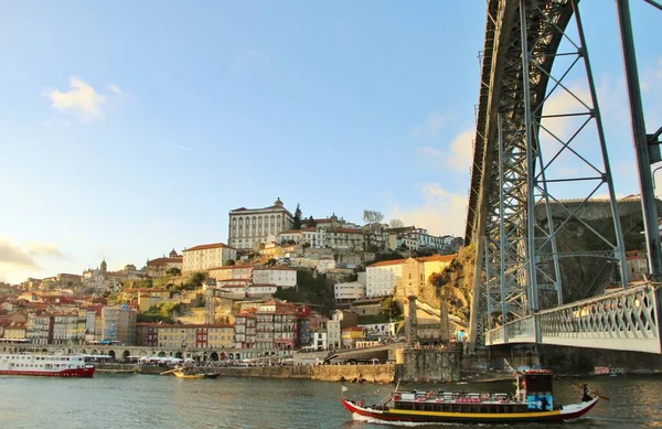 Mimari manzara, binalar ve caddeler liman kenti, Porto, Portekiz