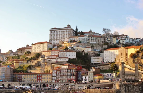 Mimari manzara, binalar ve caddeler liman kenti, Porto, Portekiz