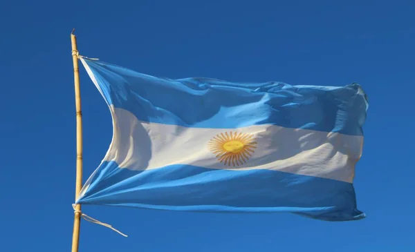 Argentinská Vlajka Větru Modré Obloze — Stock fotografie