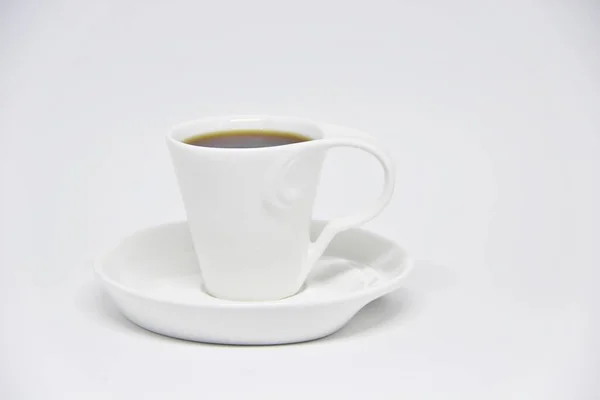 Vista Uma Xícara Café Cheia Pires Fundo Branco — Fotografia de Stock