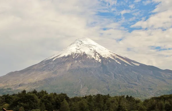 Vista Panorámica Del Volcán Con Nieve Chile — Foto de Stock