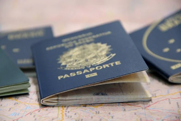 Vista Primer Plano Varios Pasaportes Mapa — Foto de Stock