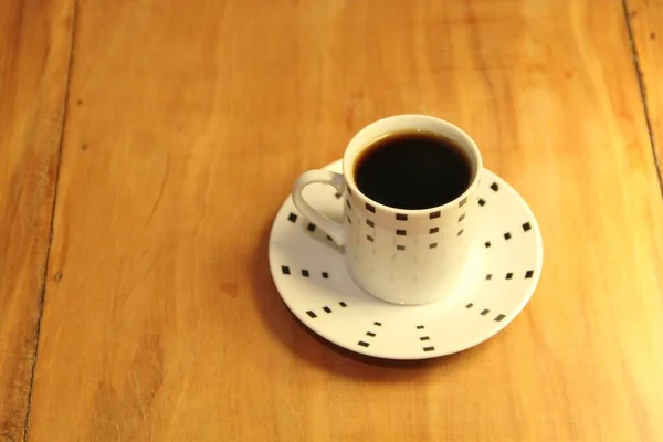 Vue Une Tasse Café Pleine Sur Une Soucoupe Bois — Photo