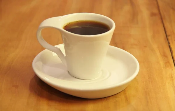 Vue Une Tasse Café Pleine Sur Une Soucoupe Bois — Photo