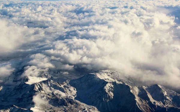 Hermosa Vista Aérea Las Montañas Las Nubes —  Fotos de Stock