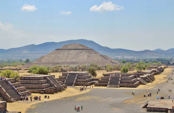 ピラミッドと遺跡の眺め Teotihuacan メキシコの古代都市 — ストック写真