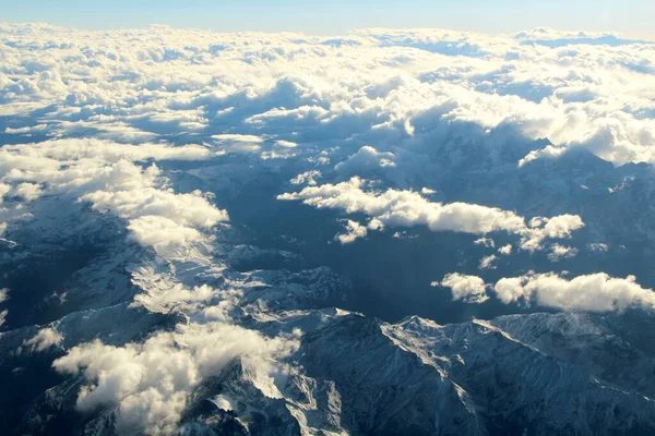 Hermosa Vista Aérea Las Montañas Las Nubes —  Fotos de Stock