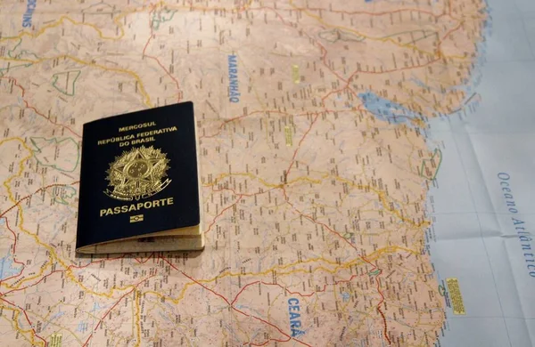 Detailní Pohled Cestovní Pas Mapě — Stock fotografie