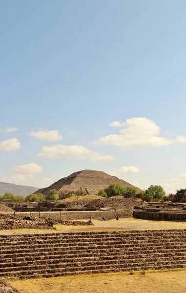 Teotihuacan manzarası, Meksika 'da antik bir şehir.