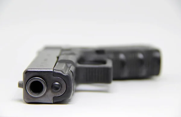 Pistol Klein Vuurwapen Ontworpen Voor Eenhandsgebruik Geïsoleerd Wit — Stockfoto