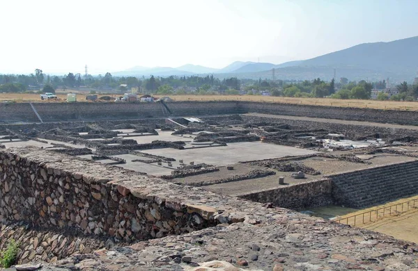 Teotihuacan manzarası, Meksika 'da antik bir şehir.