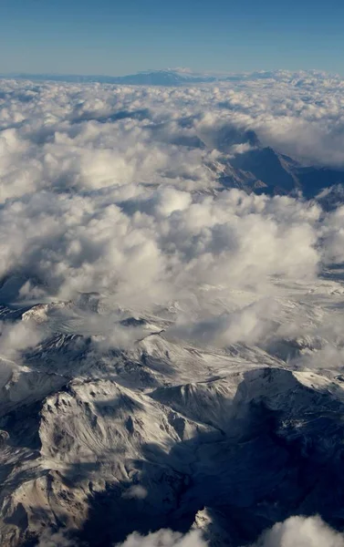 Hermosa Vista Aérea Las Montañas Las Nubes —  Fotos de Stock