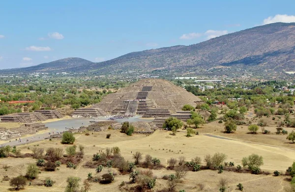 ピラミッドと遺跡の眺め Teotihuacan メキシコの古代都市 — ストック写真