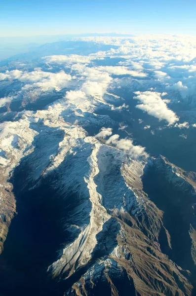 Bella Vista Aerea Delle Montagne Nuvole Immagine Stock