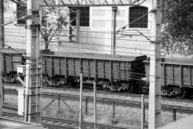 Tren istasyonundaki raylar.