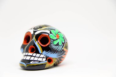 Beyaz arkaplanda Meksika kafatası