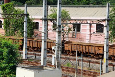 Tren istasyonundaki raylar.