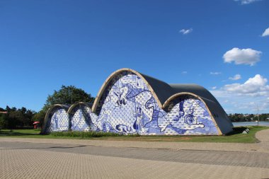 BH, BRAZIL - 24 Aralık 2016 'da Brezilya' nın Belo Horizonte kentinde, Assisi 'li Aziz Francis Kilisesi' nin dış görünüşü. Oscar Niemeyer tarafından tasarlandı. Pampulha Kilisesi olarak bilinir..