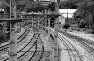 Tren istasyonundaki raylar.