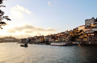 Mimari manzara, binalar ve caddeler liman kenti, Porto, Portekiz