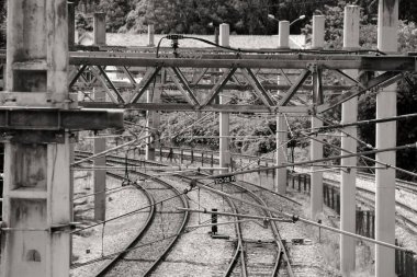 Tren istasyonundaki raylar.