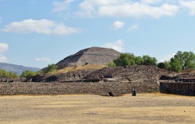 Teotihuacan manzarası, Meksika 'da antik bir şehir.