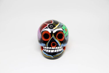 Beyaz arkaplanda Meksika kafatası