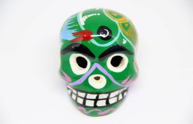 Beyaz arkaplanda Meksika kafatası