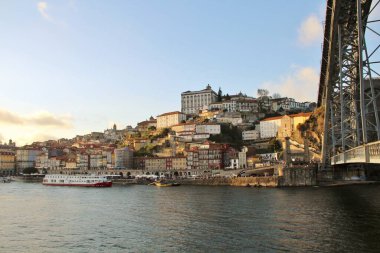 Mimari manzara, binalar ve caddeler liman kenti, Porto, Portekiz