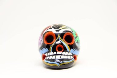 Beyaz arkaplanda Meksika kafatası