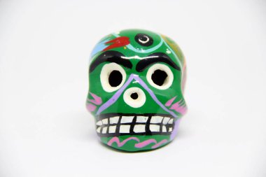 Beyaz arkaplanda Meksika kafatası