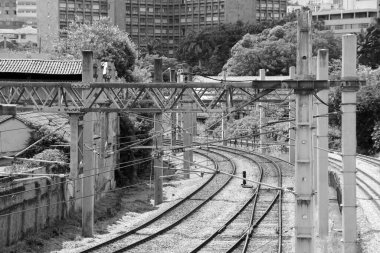 Tren istasyonundaki raylar.