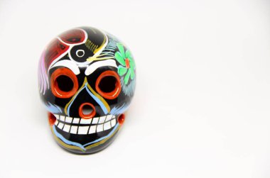 Beyaz arkaplanda Meksika kafatası