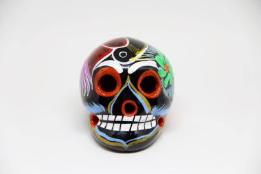 Beyaz arkaplanda Meksika kafatası