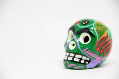 Beyaz arkaplanda Meksika kafatası