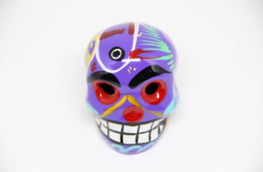 Beyaz arkaplanda Meksika kafatası