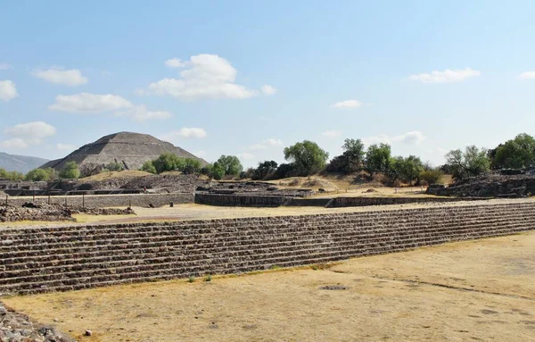 Teotihuacan manzarası, Meksika 'da antik bir şehir.