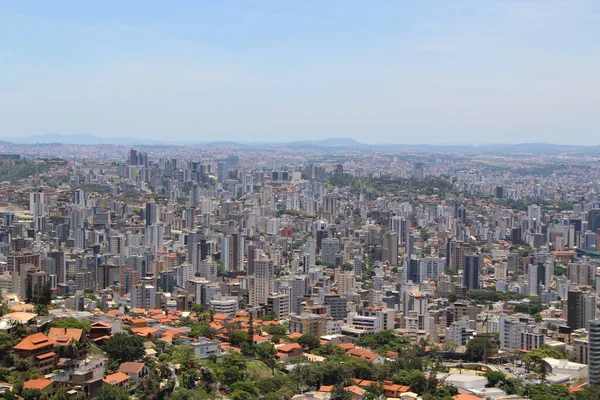 Brezilya 'nın Belo Horizonte kentinin havadan görünüşü