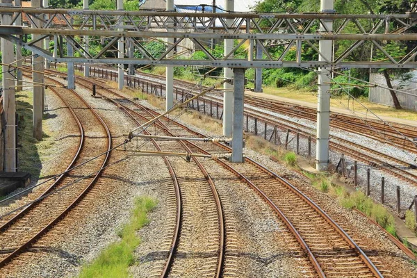 Tren istasyonundaki raylar.