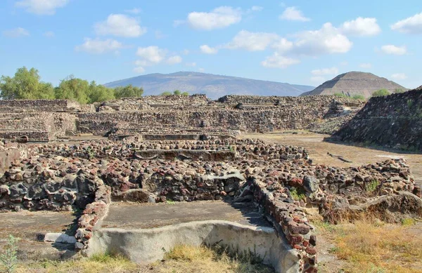 Teotihuacan manzarası, Meksika 'da antik bir şehir.